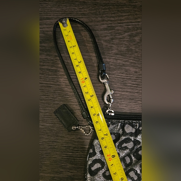 NEW W/O TAGS! SILVER COACH WRISTLET/WALLET W/ CHEETAH/LEOPARD PRINT TRIMMED n Bl - Picture 6 of 7